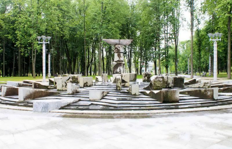11 Интересный фонтан в парке