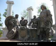 памятник гетманам Украины