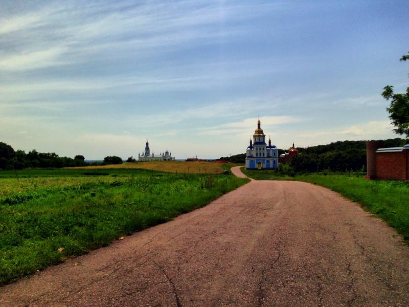 К монастырю