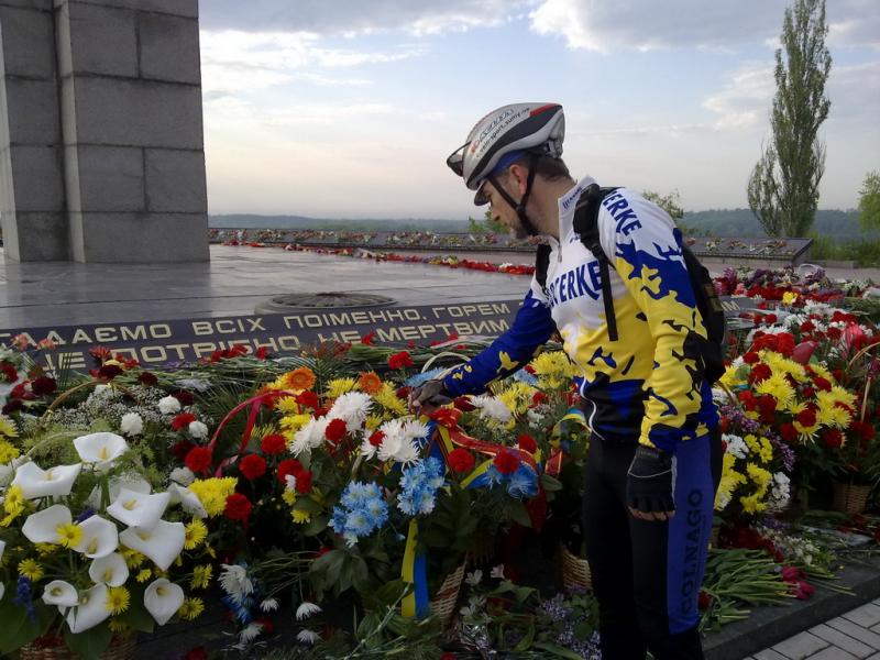 Традиційна квітка перед стартом 200ки