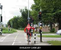 800px-HollandBicycleCrossRoad004